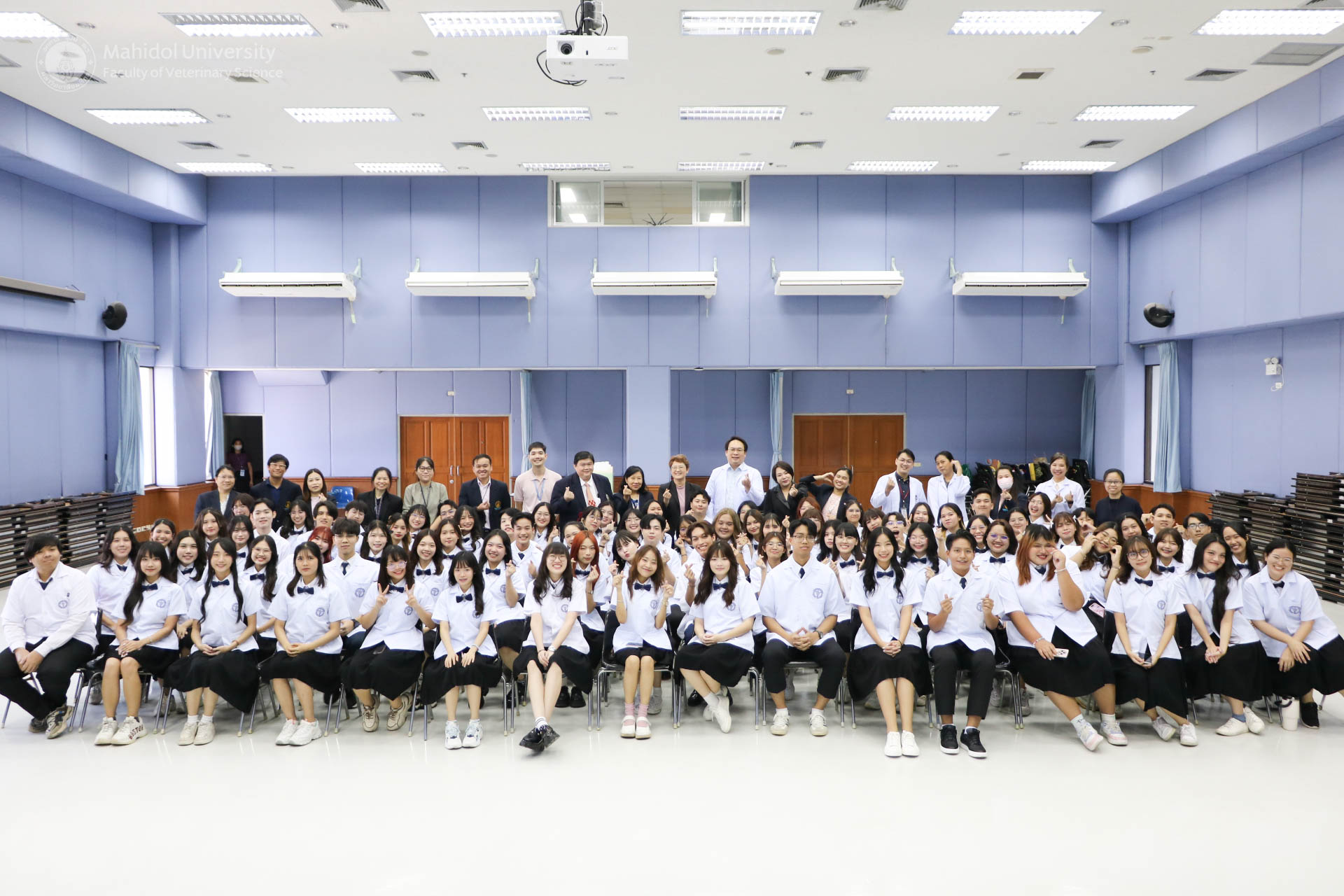 กิจกรรมพิธีมอบเสื้อกาวน์ ก้าวเข้าสู่การเป็นสัตวแพทย์